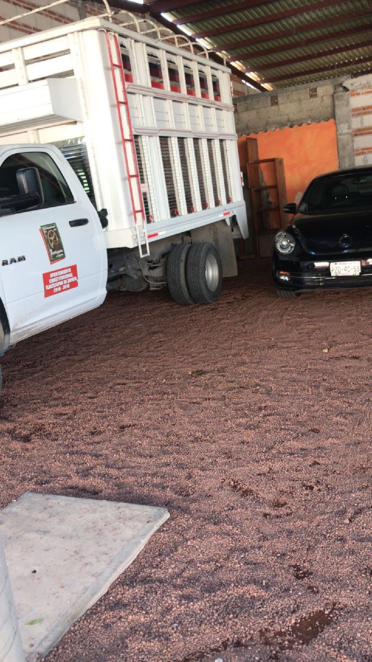 Confirman que vehículo con reporte de robo apareció frente a casa del edil de Tlaltizapán