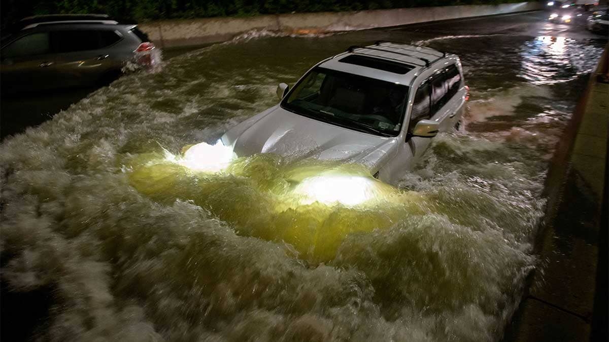 Nueva York se inunda y declaran estado de emergencia
