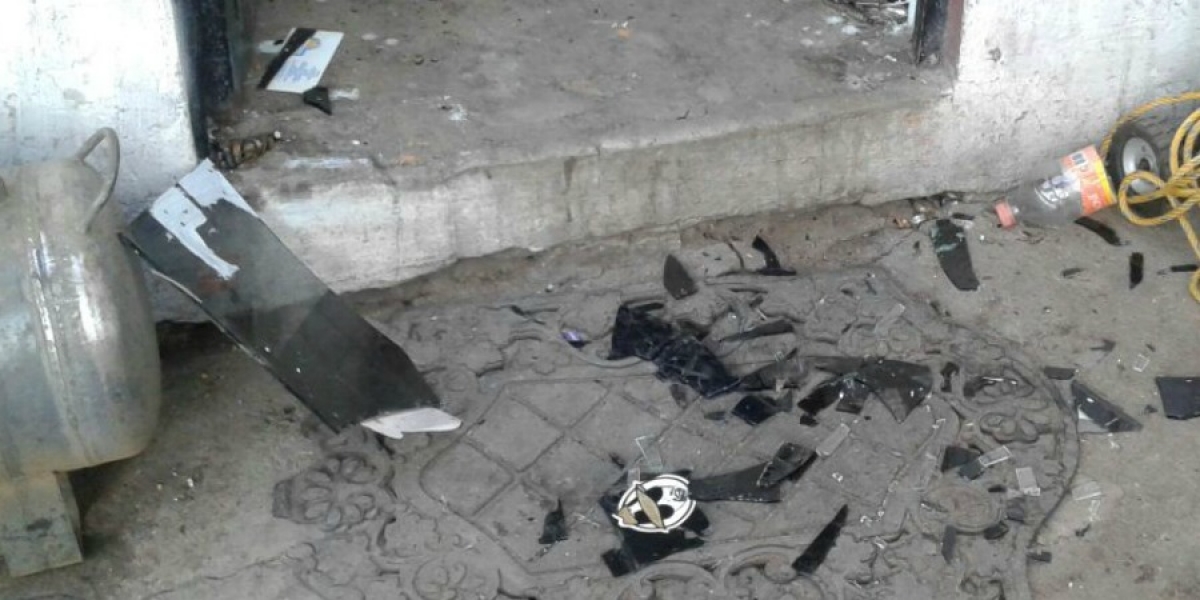 Denuncia dueño de autolavado que presuntos policías ocasionaron daños en su negocio