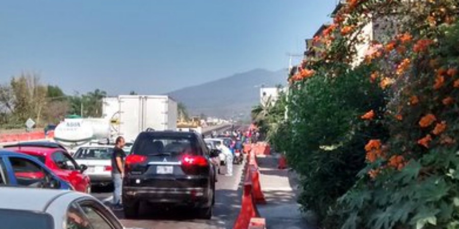 Manifestantes realizaron un bloqueo en el libramiento de Cuernavaca; SAPAC dialoga con inconformes