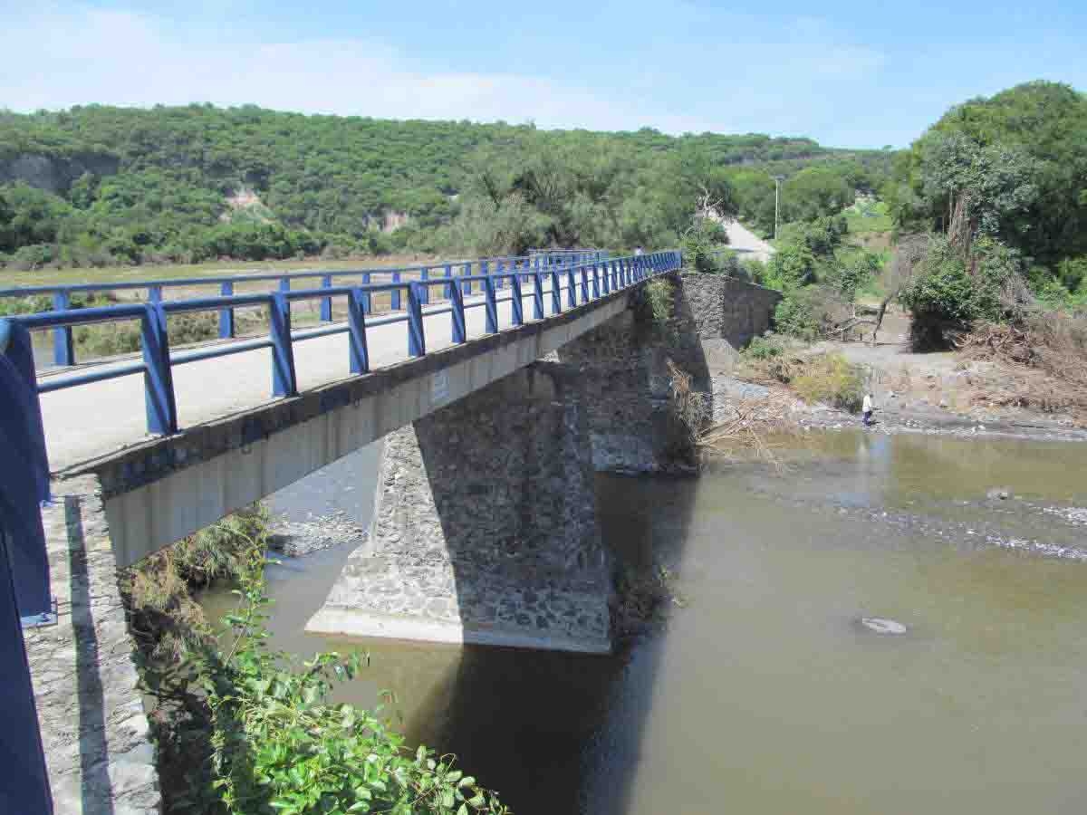 Vecinos de Nexpa temen que su puente esté afectado