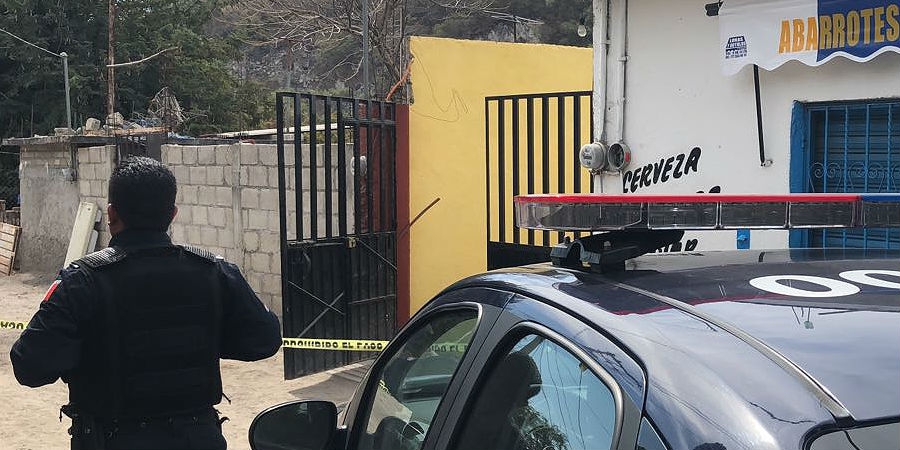 Lesionan a tres personas a balazos, en Xochitepec; una falleció