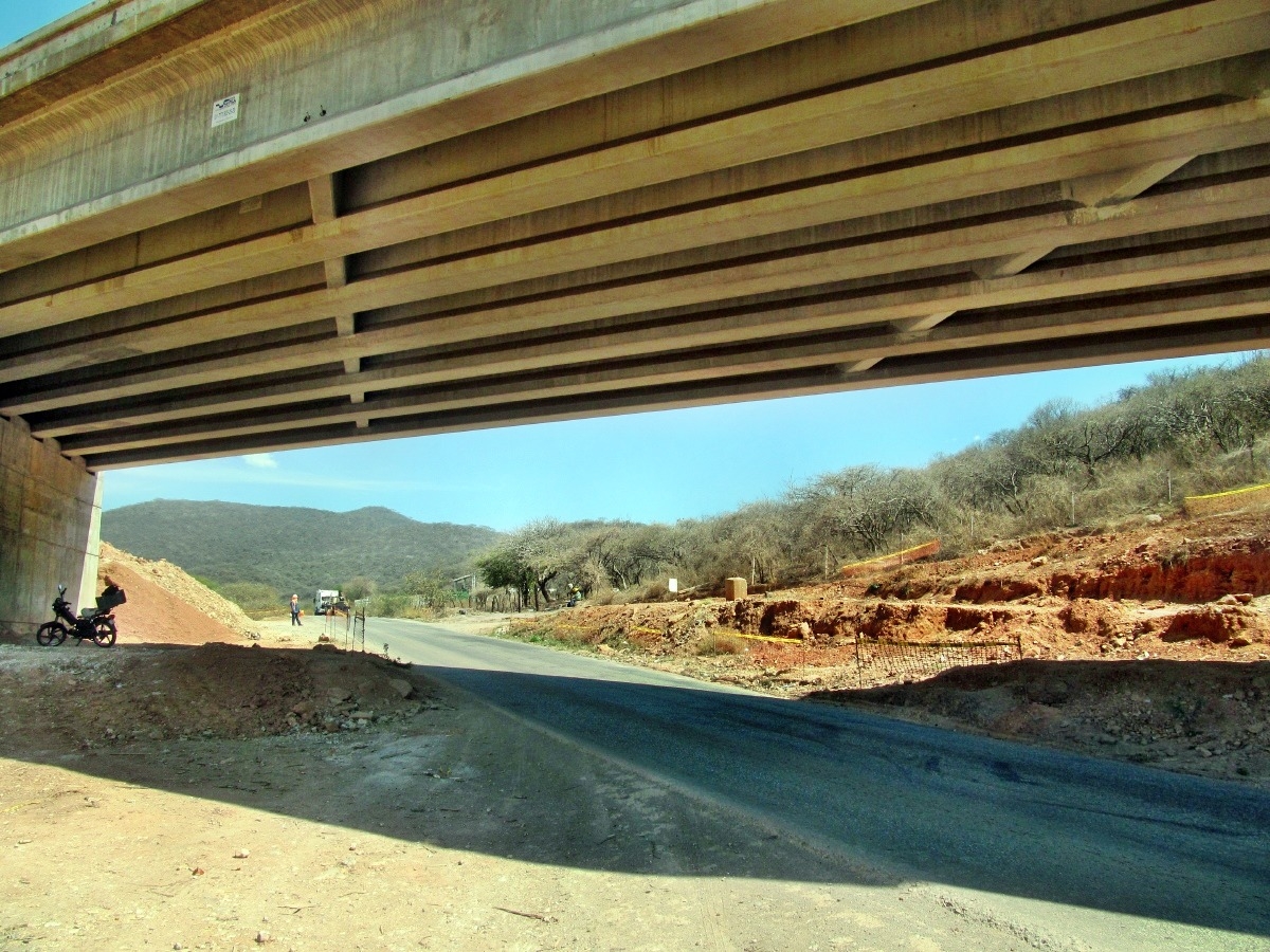 Asegura SCT que repararán daños causados en paso de construcción de la autopista Siglo XXI