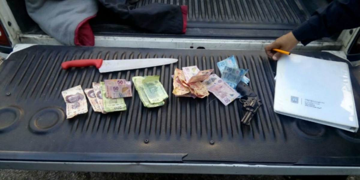 Detienen policías a presuntos asaltantes, en el centro de Cuernavaca