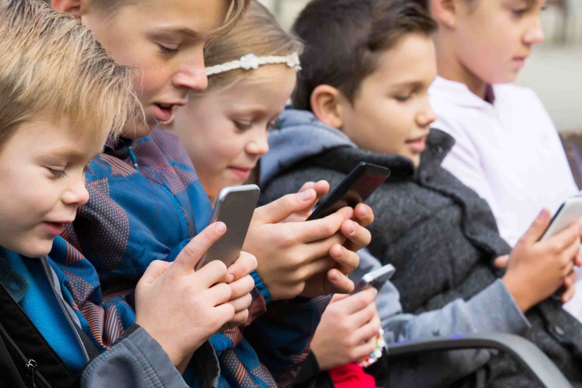 España también planea prohibir el acceso a las redes sociales a los menores de 16 años