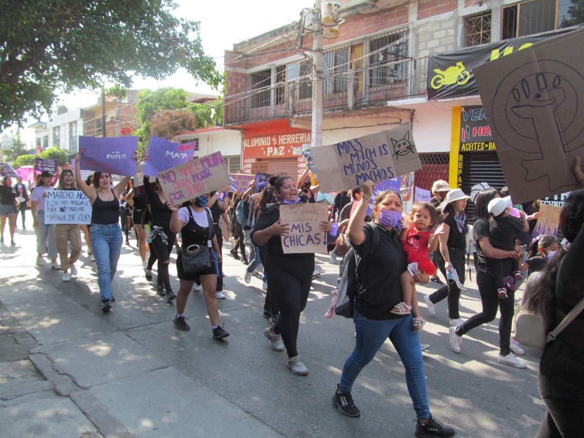Marchan mujeres en defensa de sus derechos en Jojutla