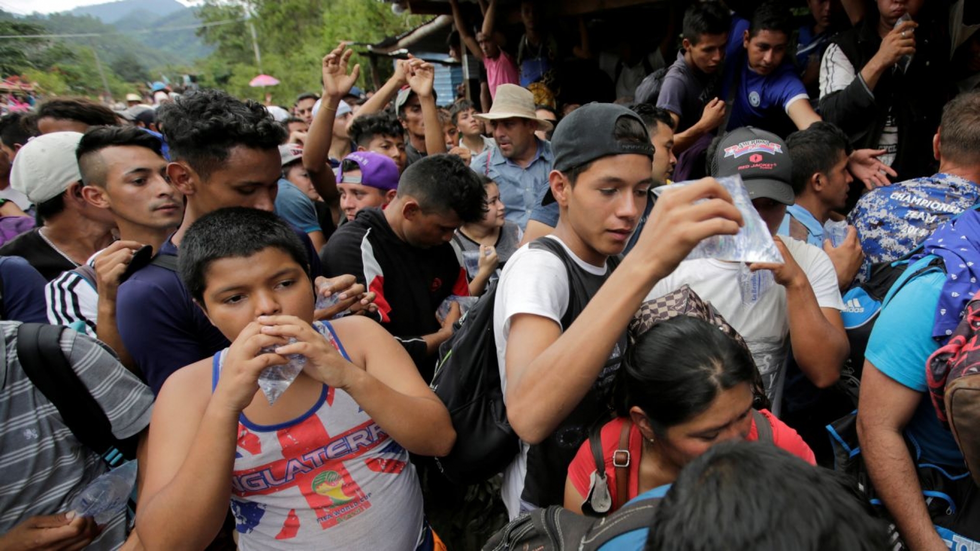 Trump amenaza con retirar ayuda a Honduras si no frena caravana de migrantes