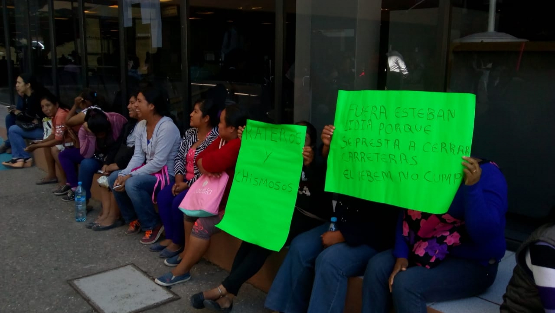 Piden no remover a directora de primaria 'Ricardo Flores Magón'