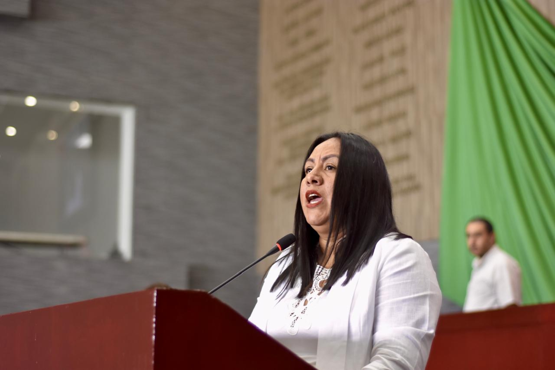 Recibe Legislativo informe de gobernadora