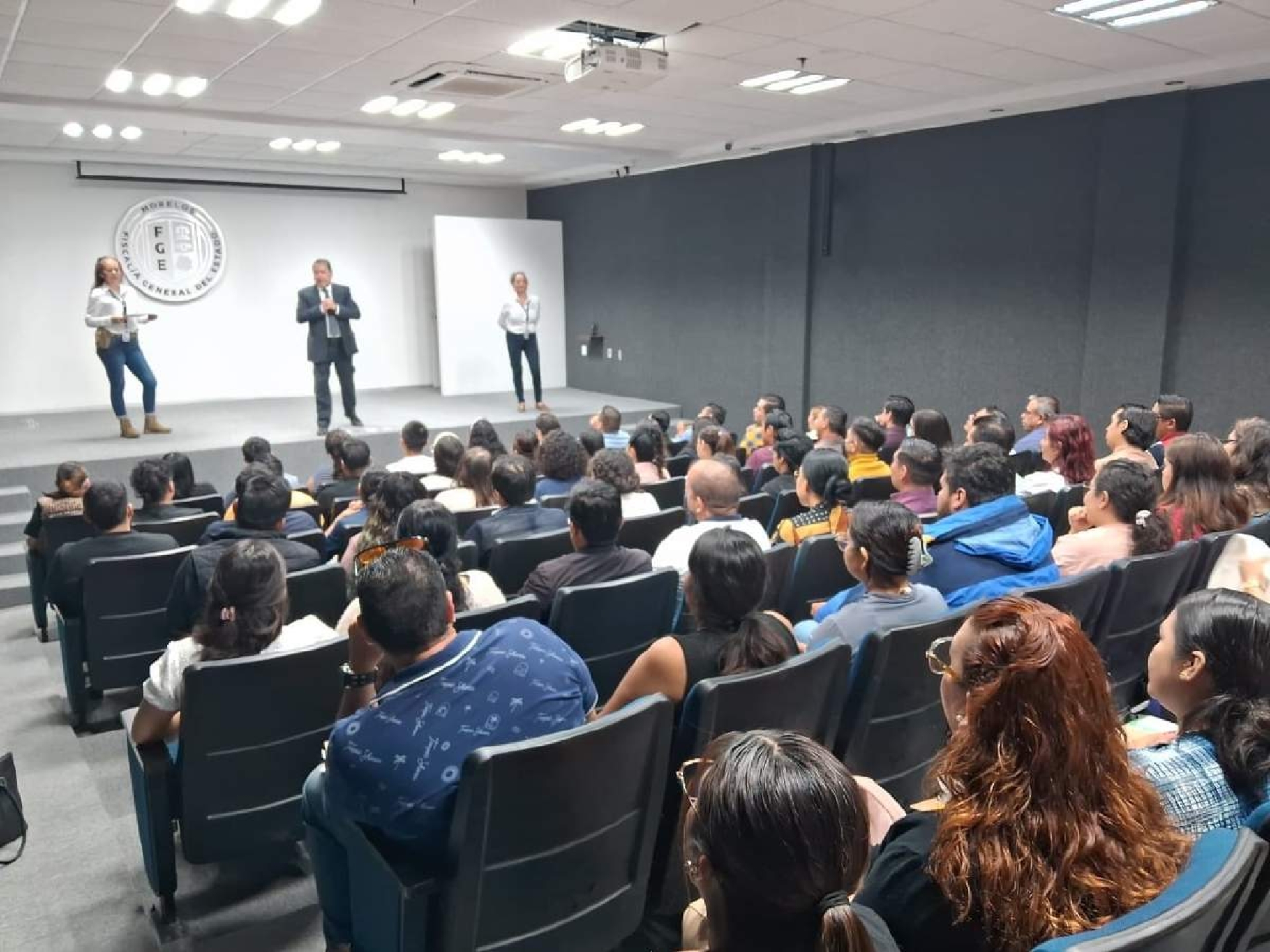 Más de 300 aspiran a ocupar una plaza en la FGE