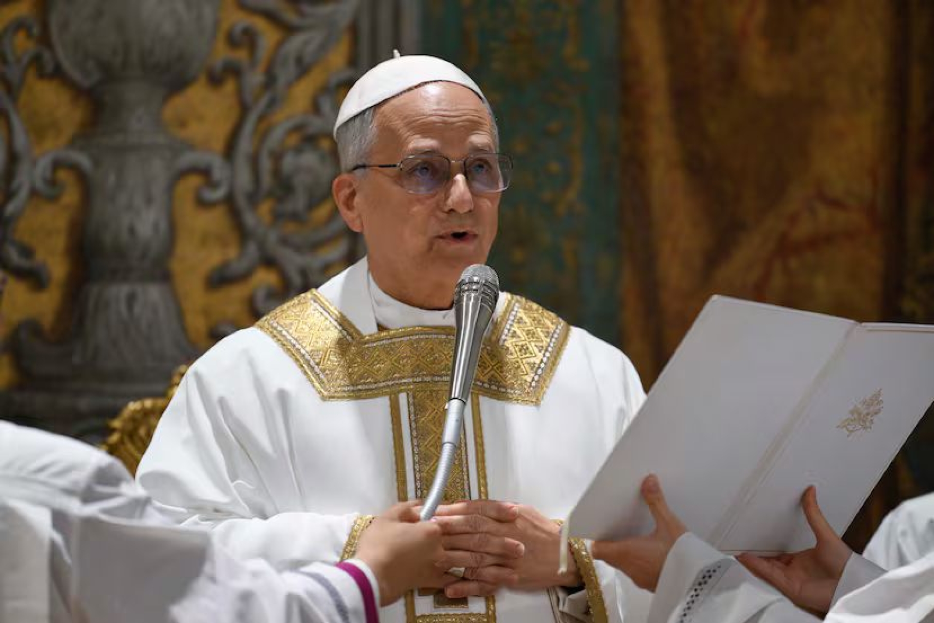 León XIV celebra su primera misa como Papa en la Capilla Sixtina