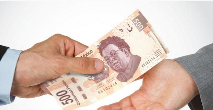 Los mexicanos piden prestado para pagar otras deudas