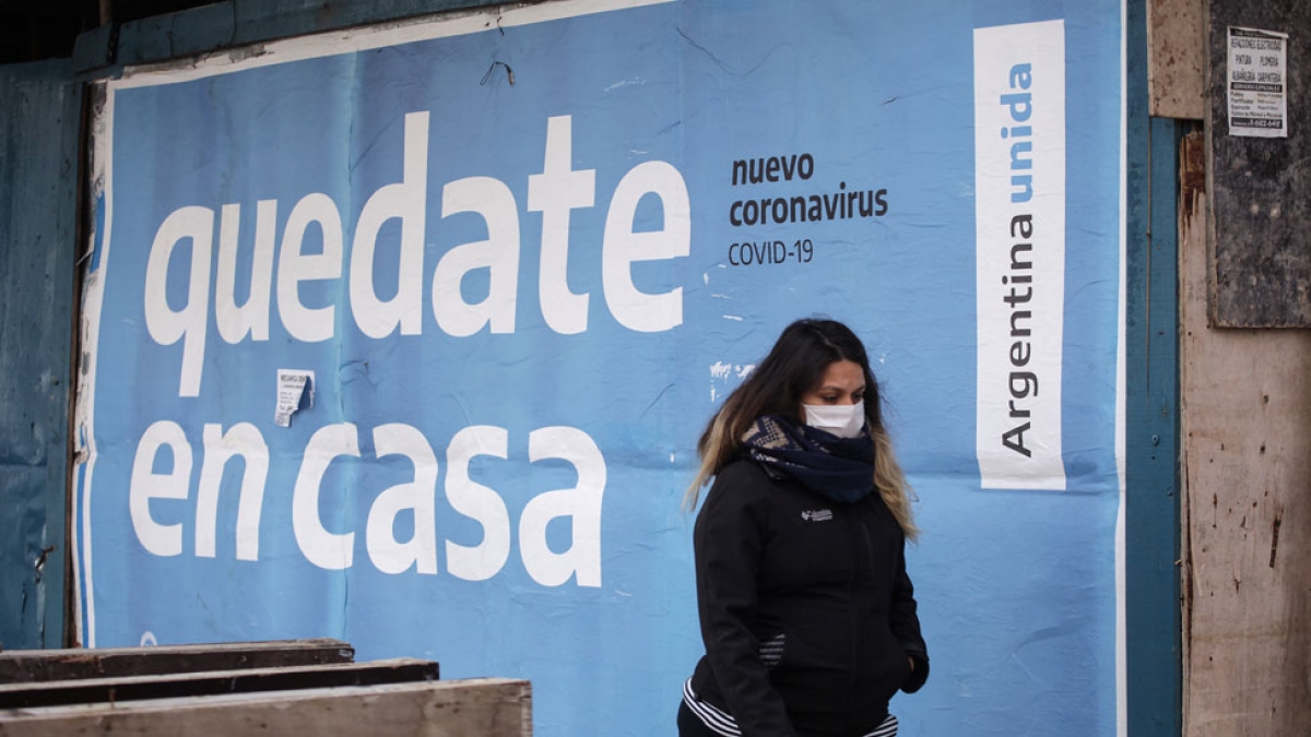 Argentina rompe récord de casos diarios de COVID-19