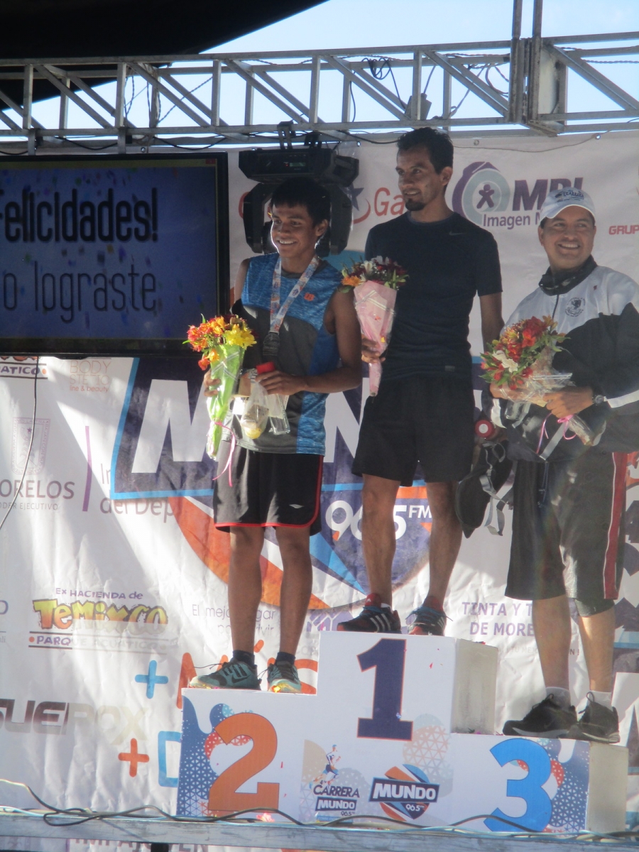 Esaú Vidal y Ruth Villalba ganan la carrera Mundo 9 y 6.5K