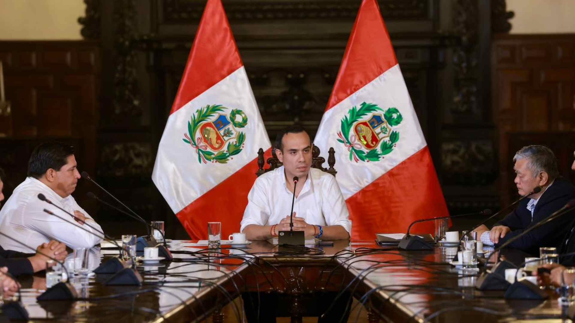 Presidente interino de Perú respalda ruptura diplomática con México