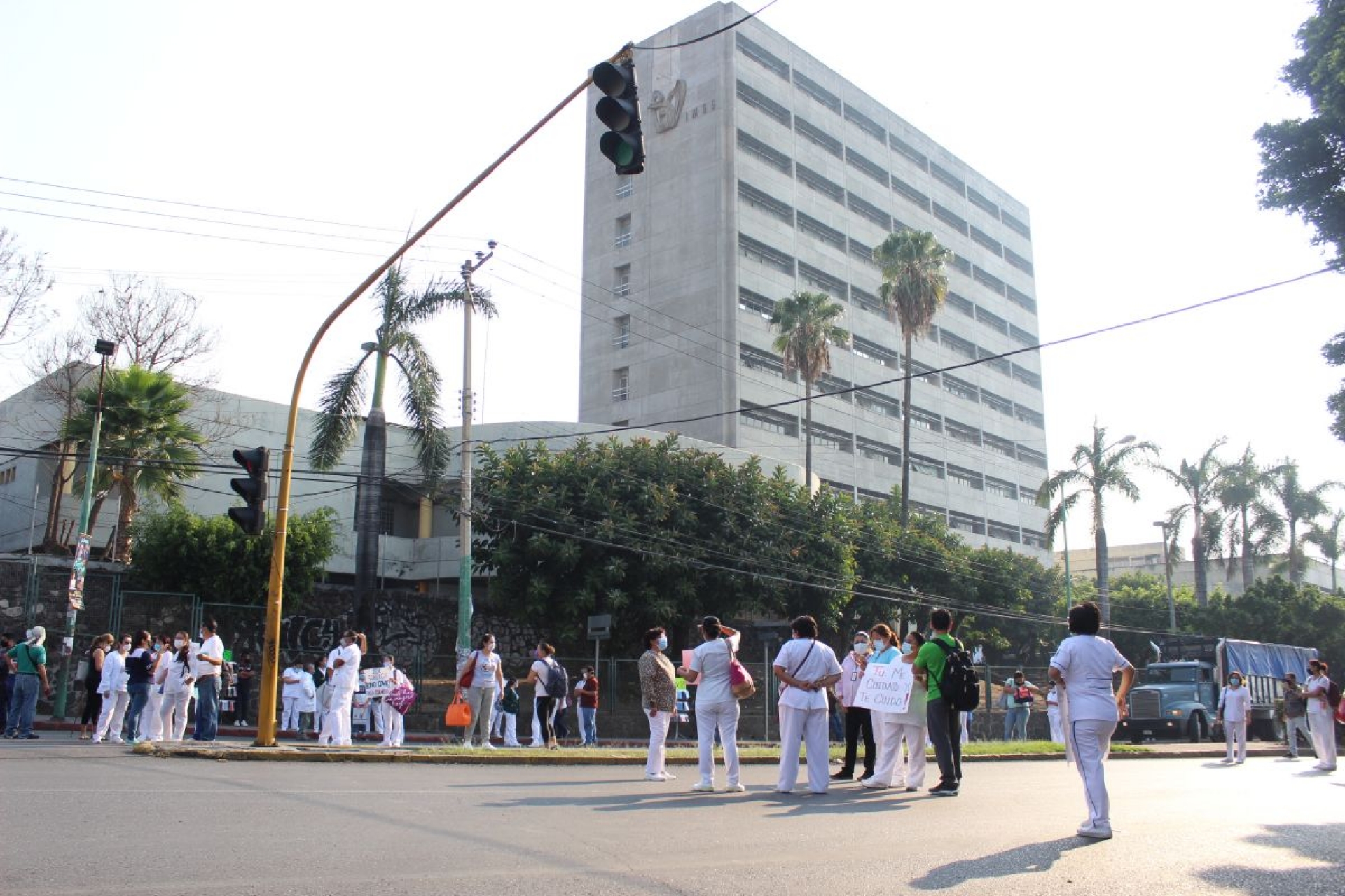 Enfermeras del IMSS cierran Plan de Ayala