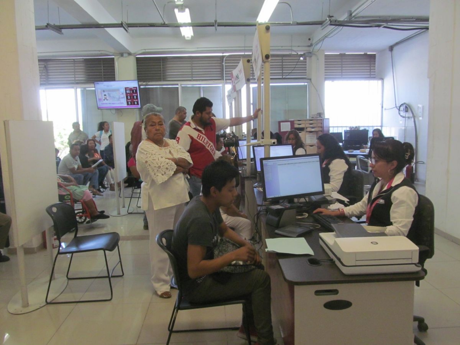 Recorte deja sin papelería a la 04 Junta Distrital del INE