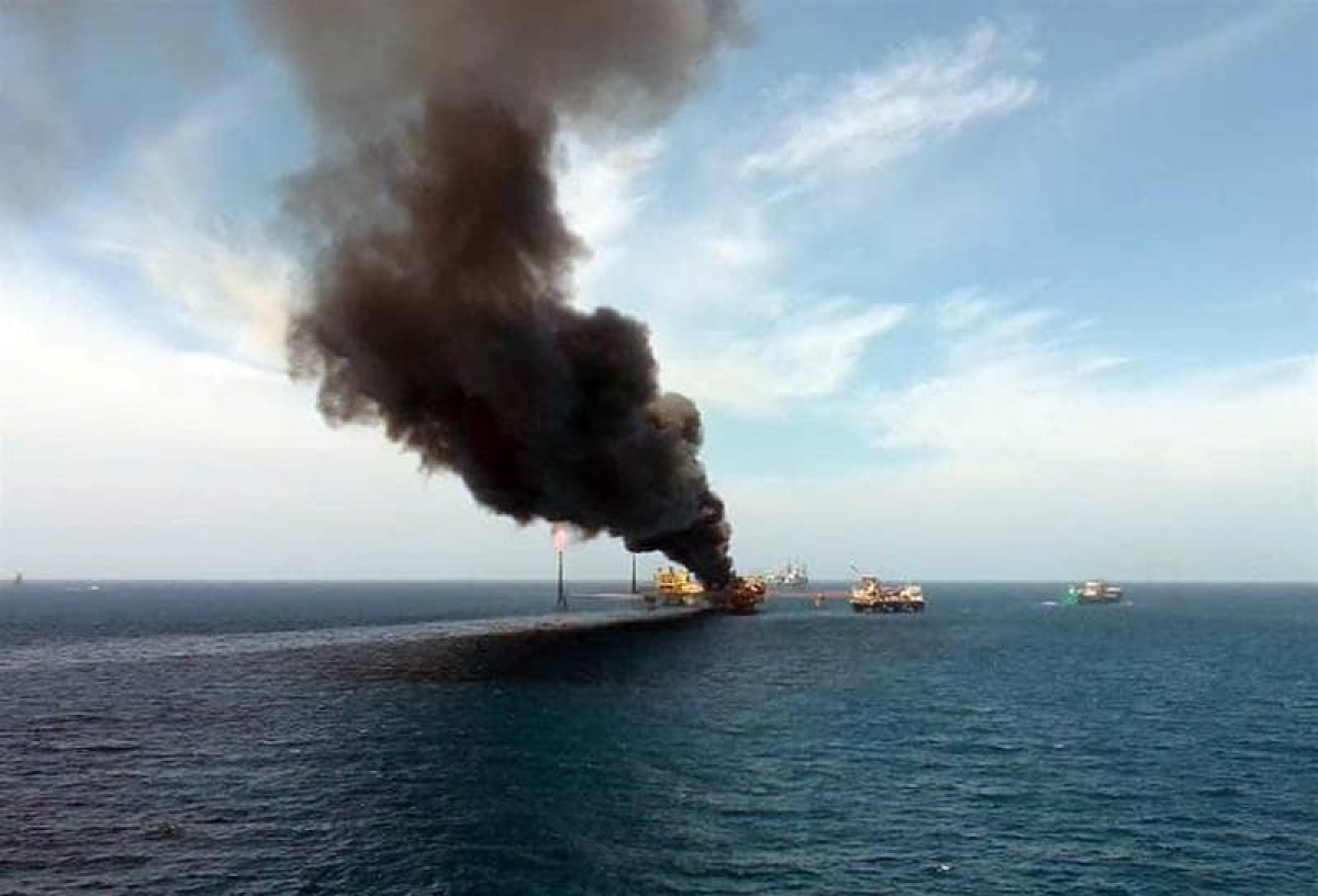 Explosión en plataforma de Pemex en Campeche, deja un muerto y varios heridos