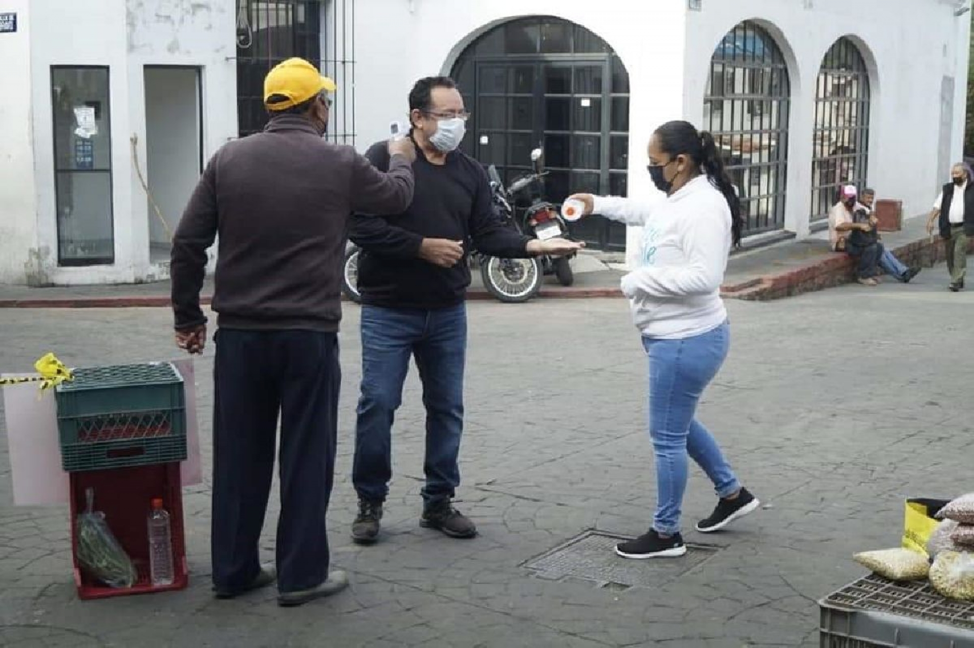 Desinfectan espacios públicos en Tetecala