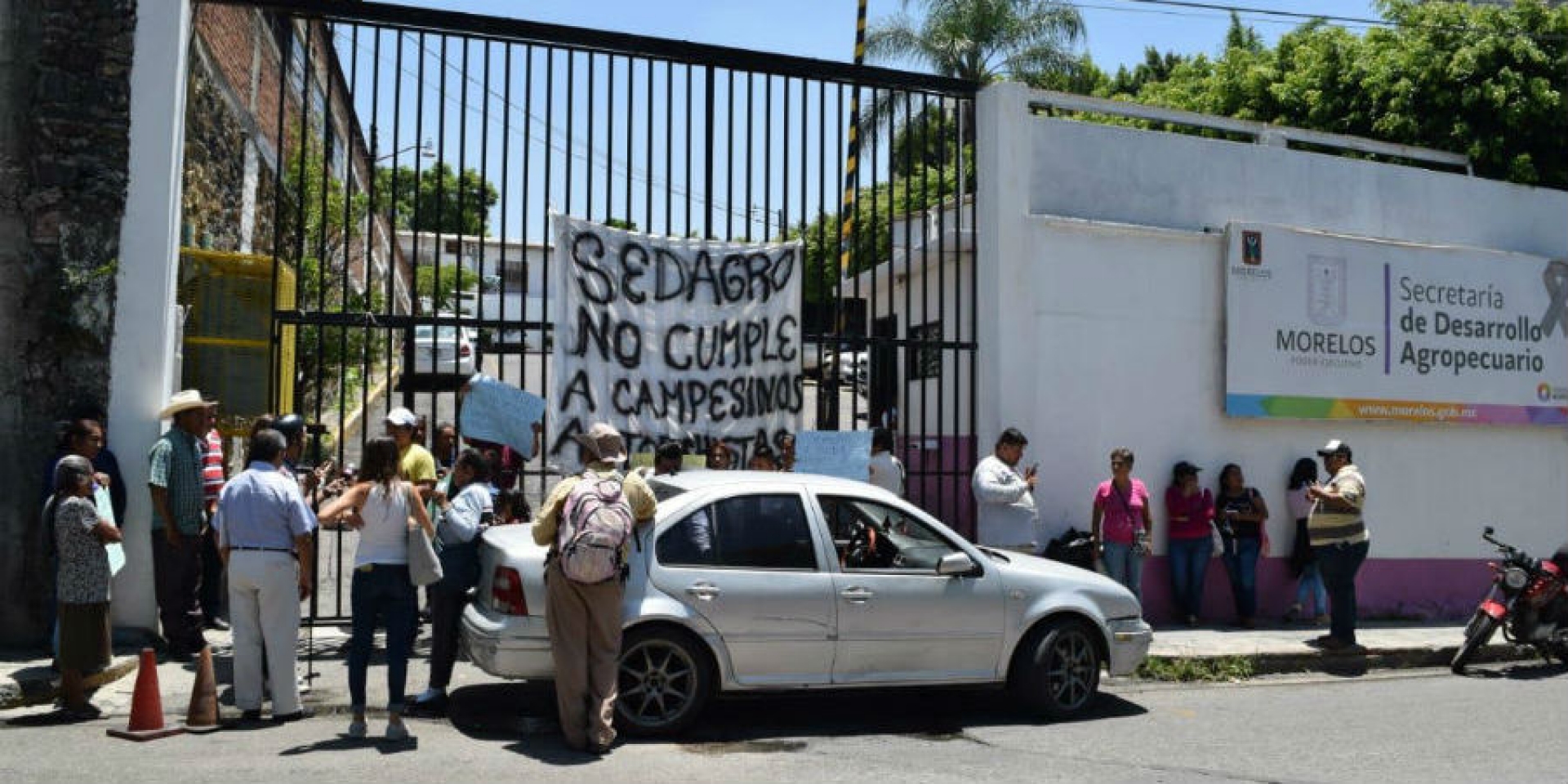 Antorchistas bloquean oficinas de la Sedagro; exigen entrega de apoyos