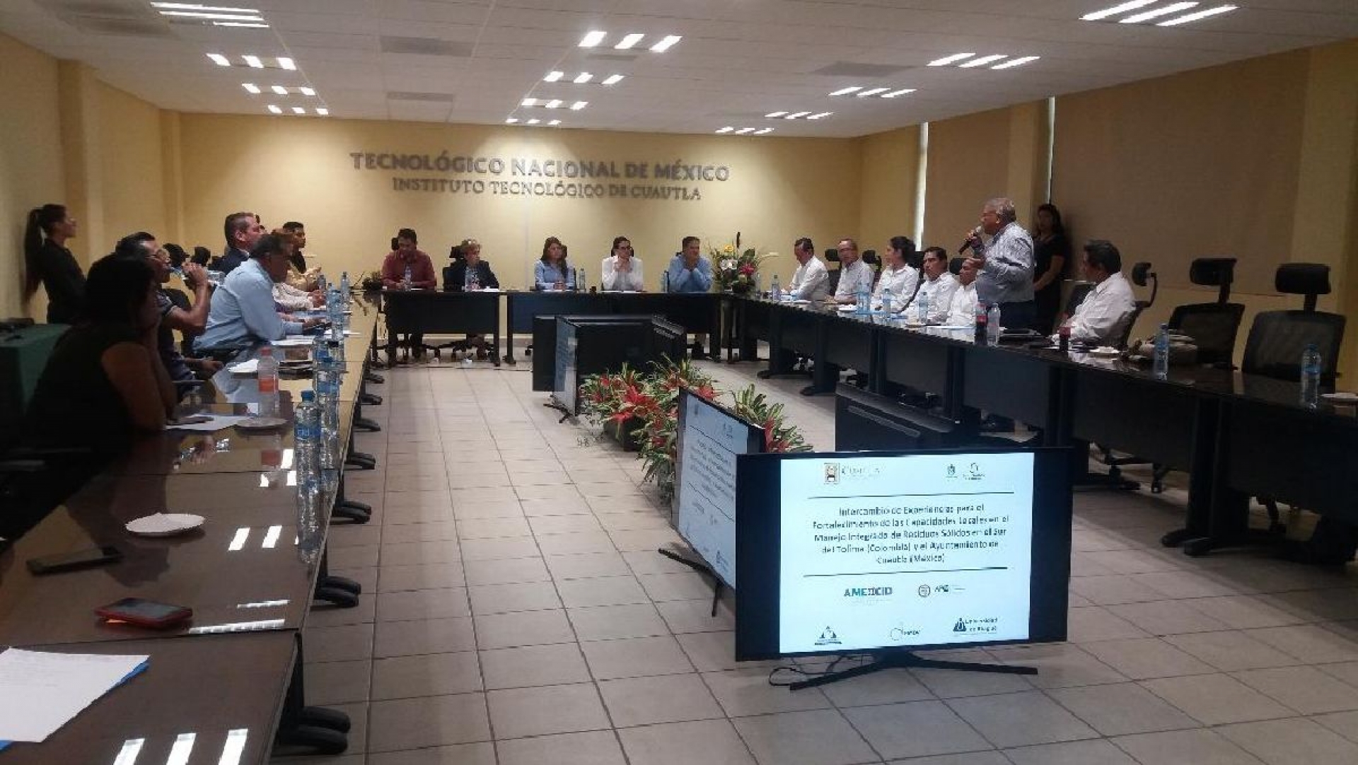 Intercambian experiencias para el manejo de residuos sólidos con Colombia