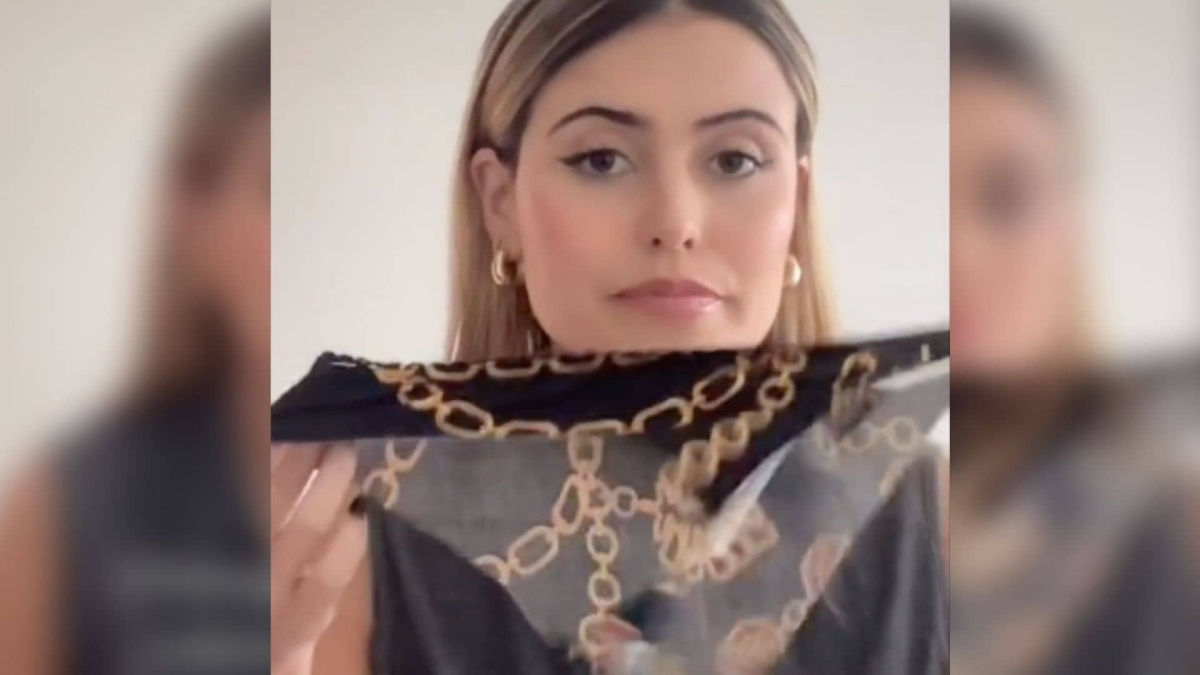 TikToker enseña cómo peinarse con ropa interior y se hace viral