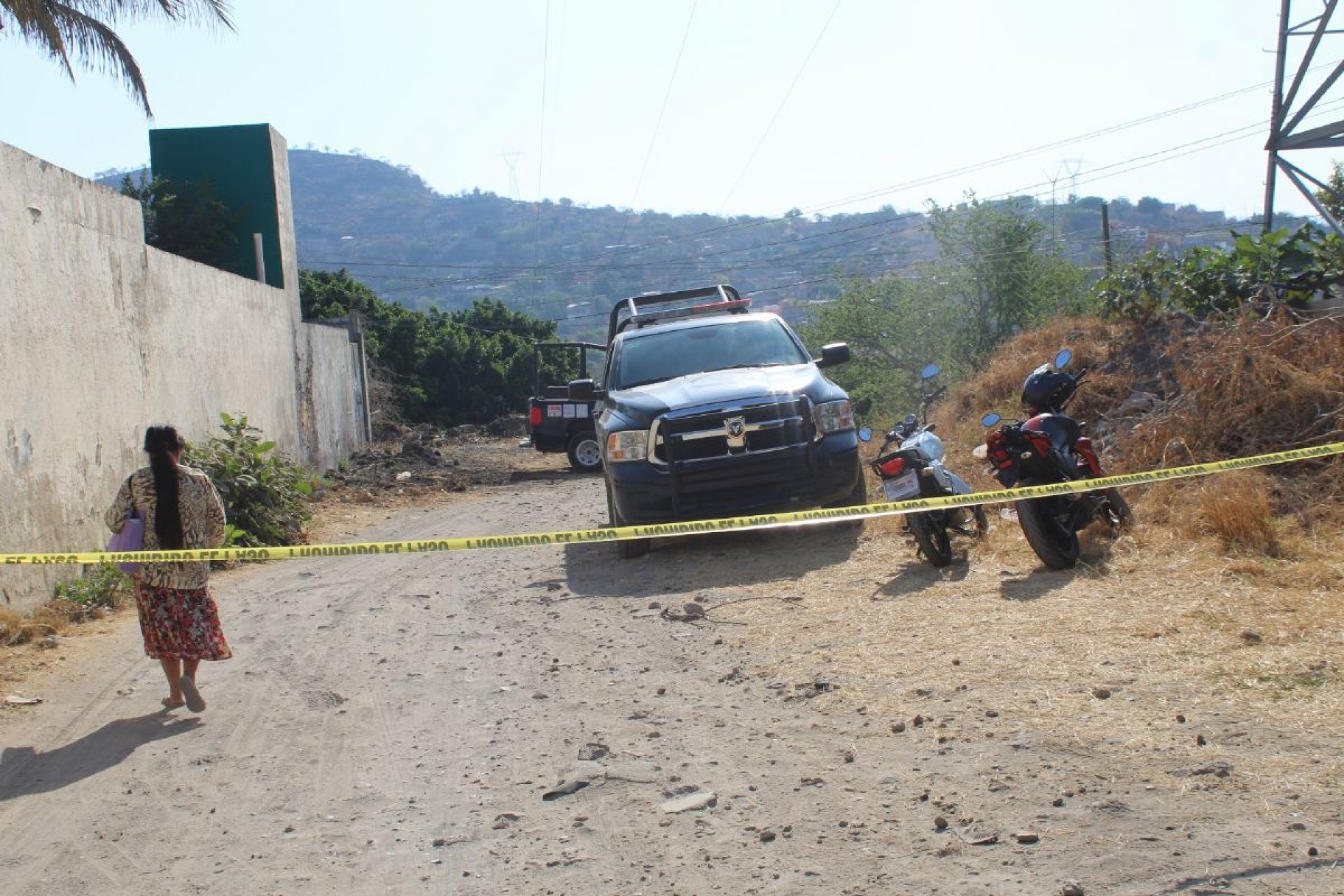 Degüellan a un joven junto a un motel