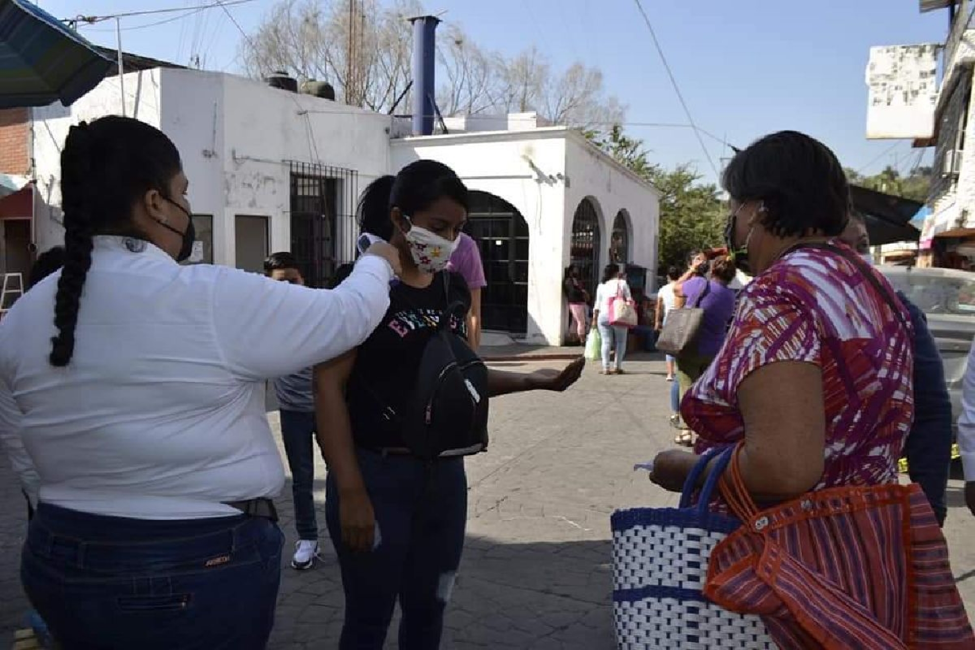En tianguis de Tetecala sólo hubo venta de productos esenciales