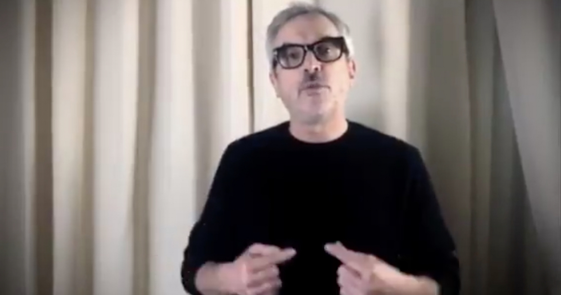 Alfonso Cuarón invita al #ROMATÓN en plazas y escuelas de México; él pone la pantalla, dice