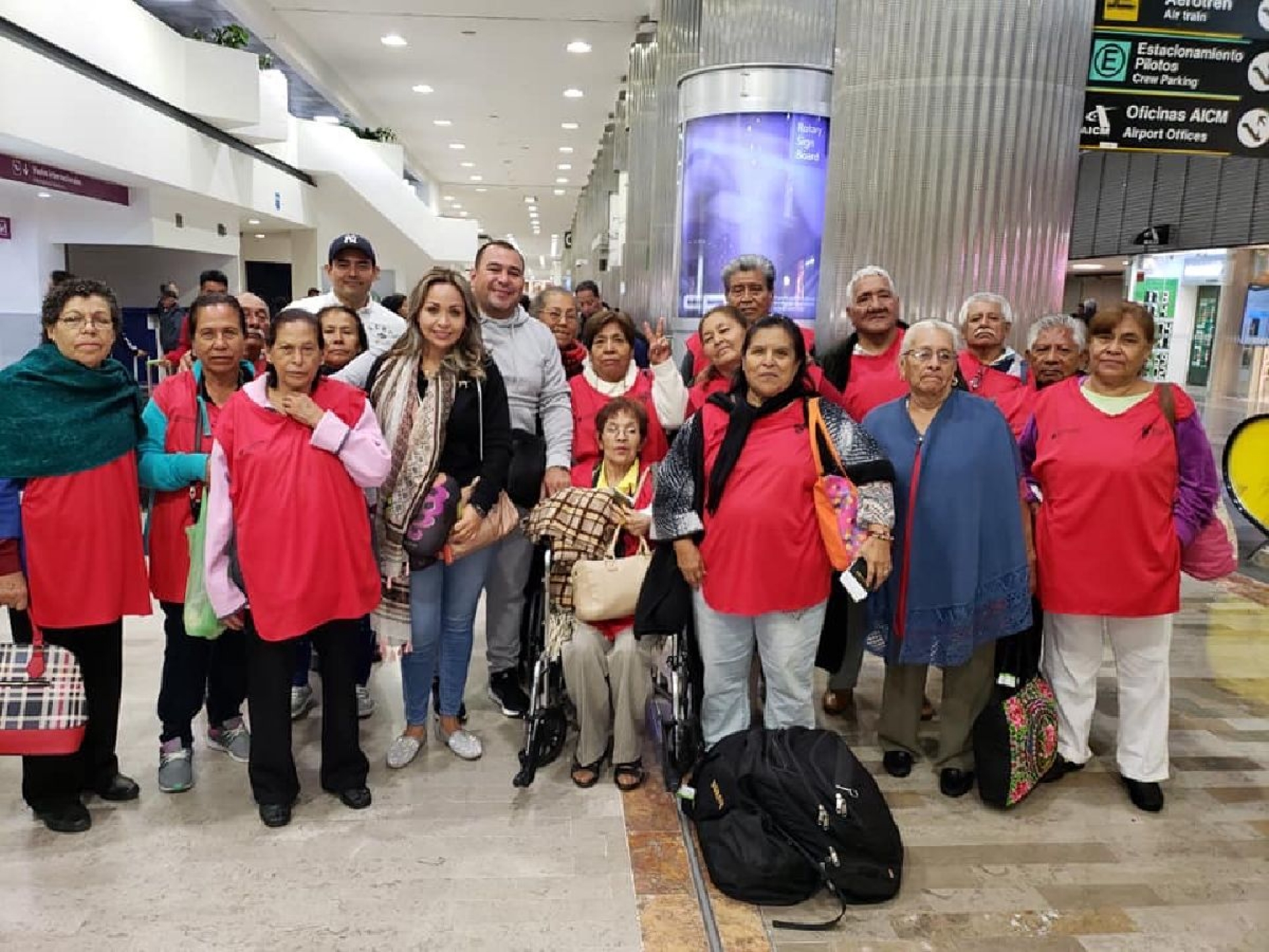 Acompaña Agustín Alonso a adultos mayores a reencontrarse con sus hijos en Estados Unidos