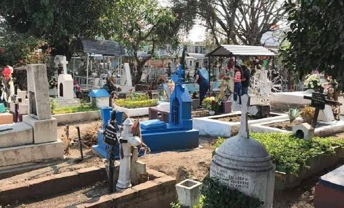 Preparan los panteones de Cuautla para el 10 de mayo