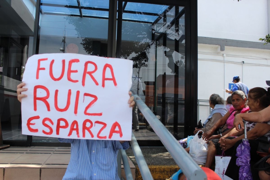 Vecinos de la colonia Flores Magón exigen reparar daños causados por Paso Exprés