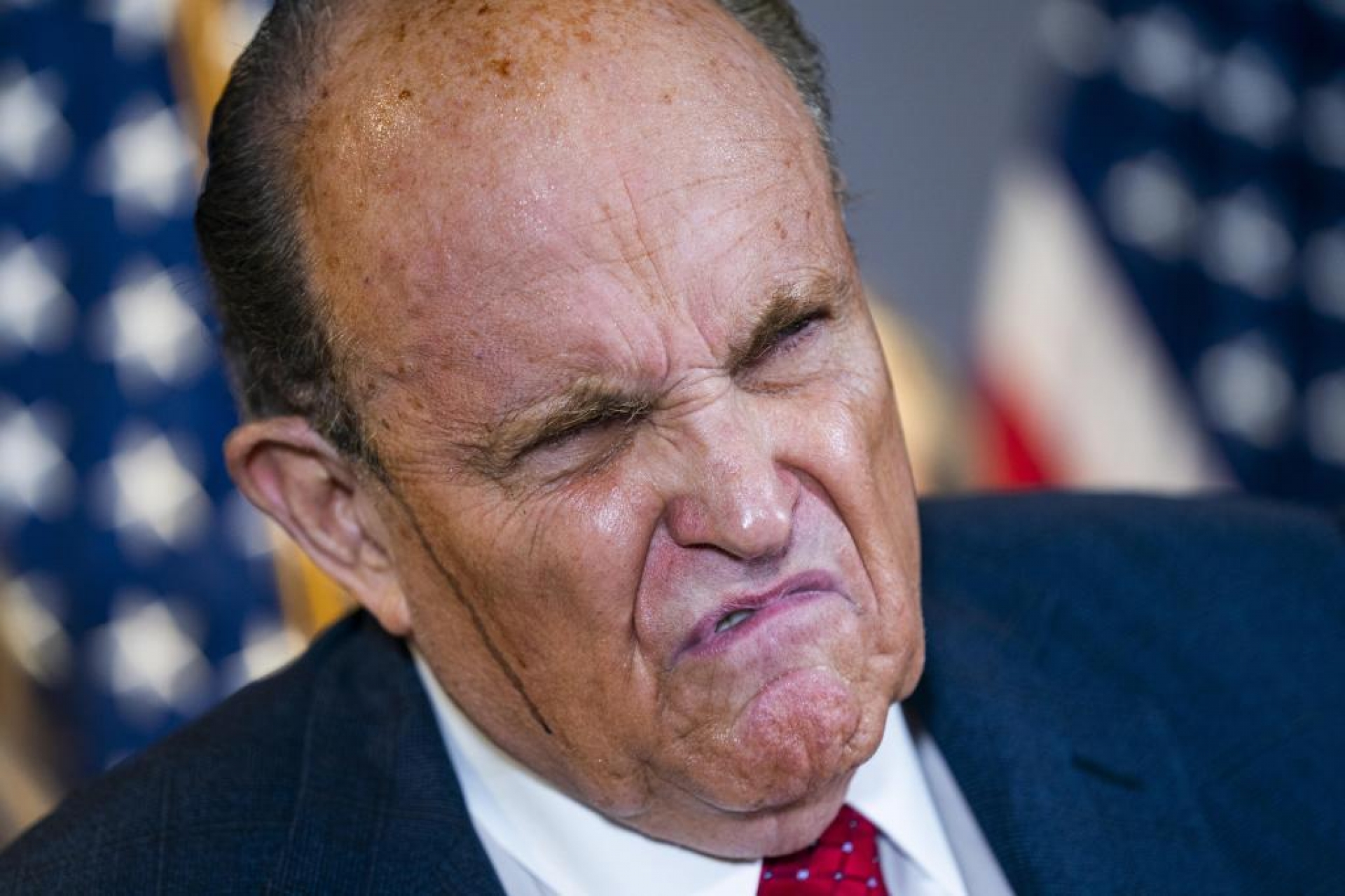 El tinte le juega una mala jugada a Rudy Giuliani, el abogado de Trump