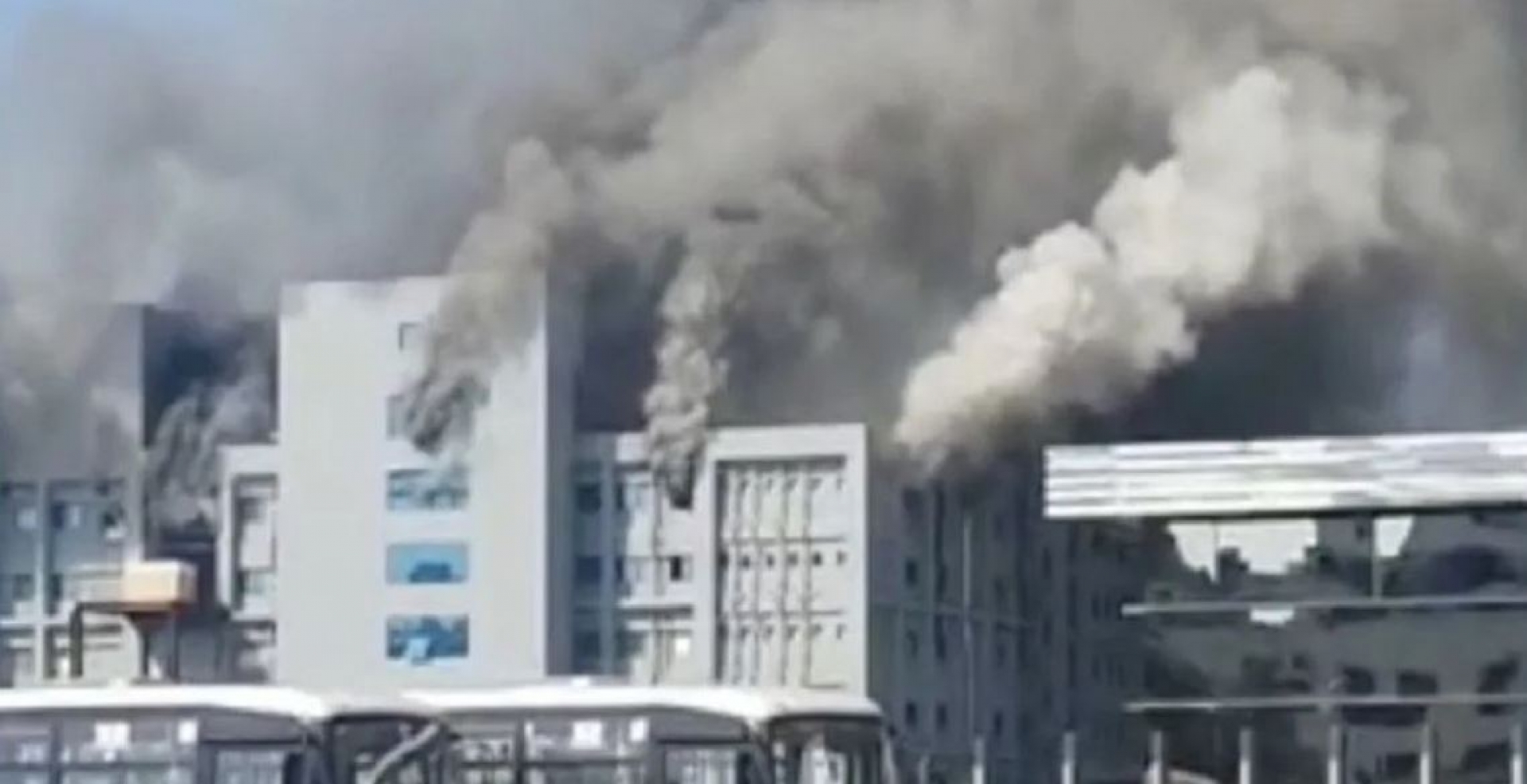 Se incendia la mayor planta productora de vacunas contra COVID-19 en el mundo