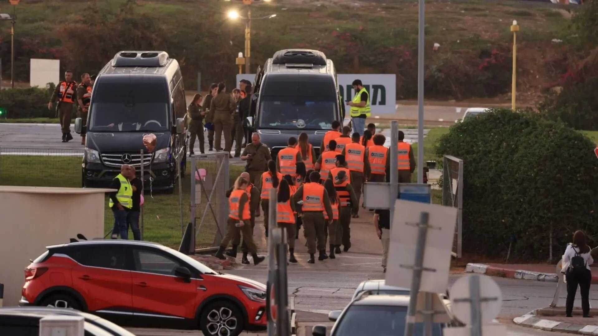 Hamás libera rehenes en Gaza tras acuerdo de tregua