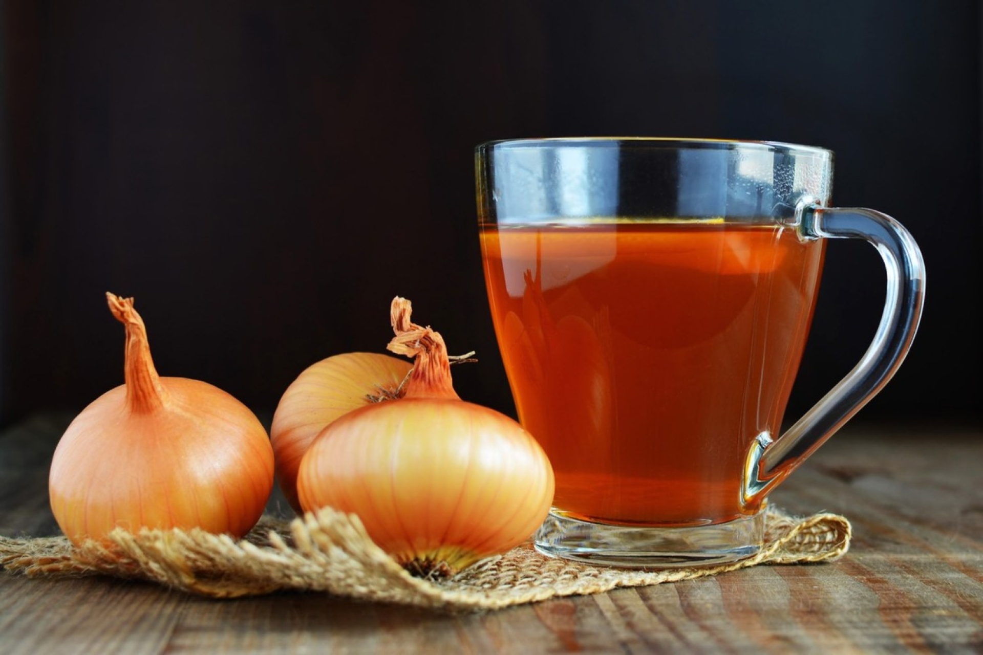 Té de cáscara de cebolla: beneficios, propiedades y cómo prepararlo en casa