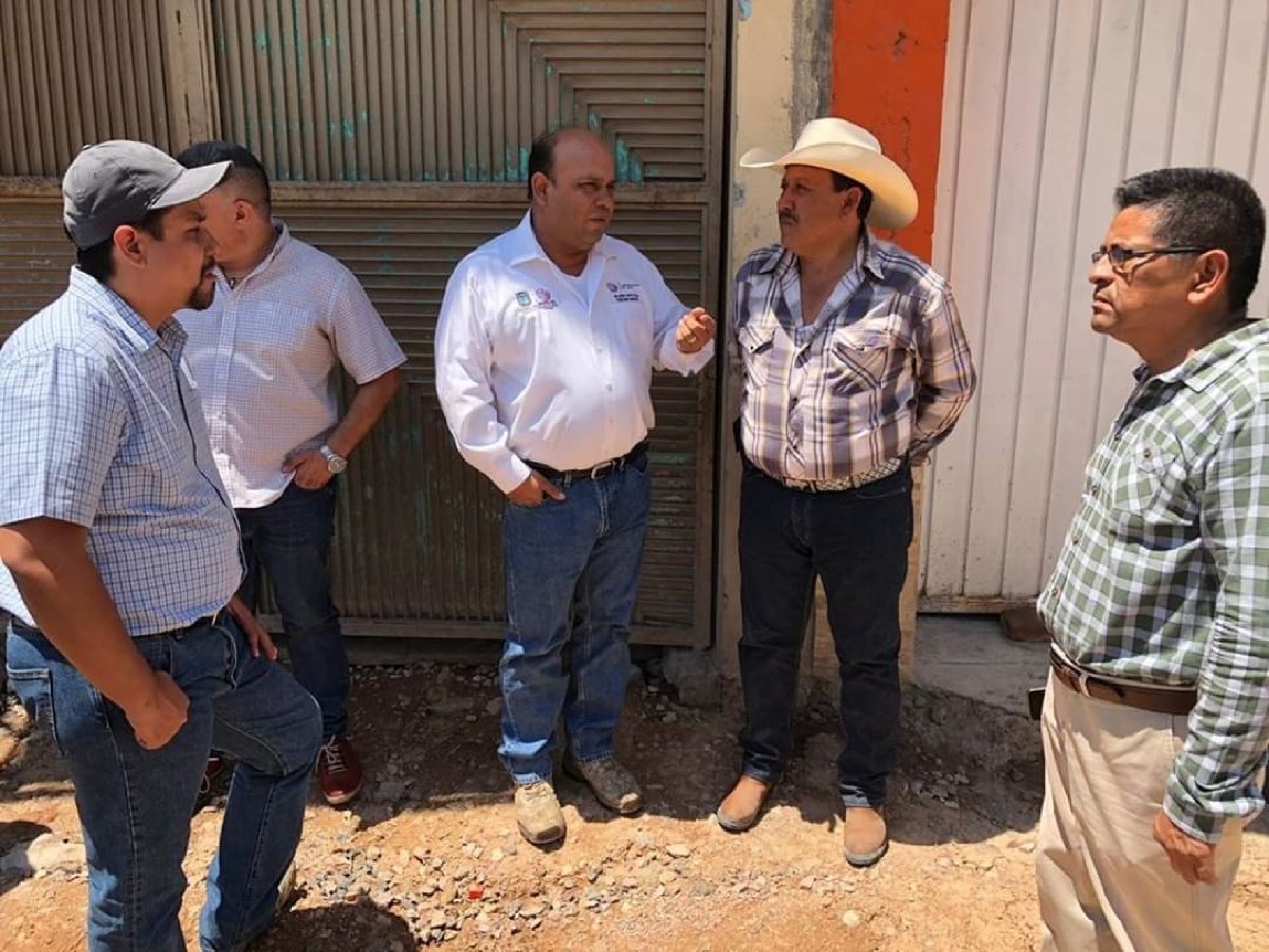 Supervisan trabajos de sustitución de la red de agua potable de Axochiapan