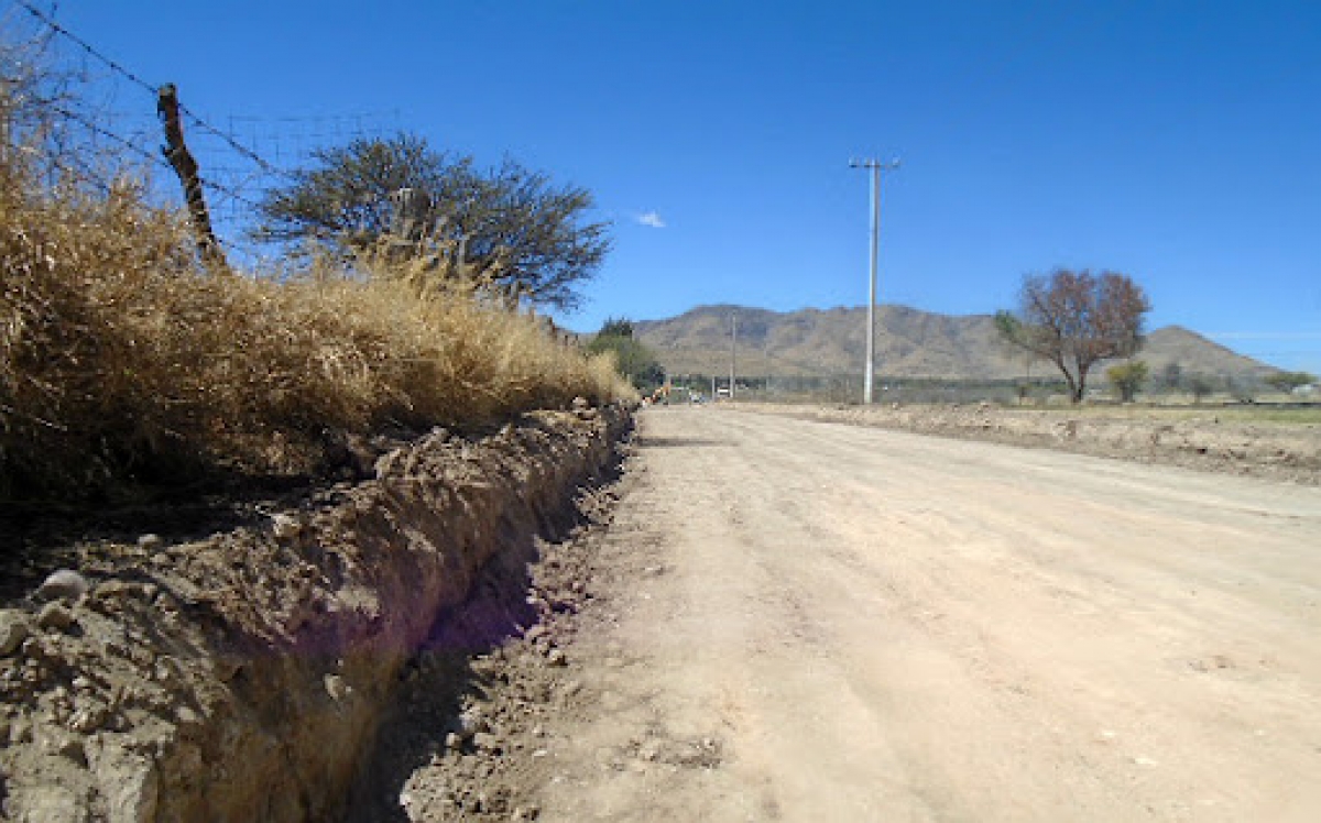 Dejan tres cadáveres en un camino de terracería