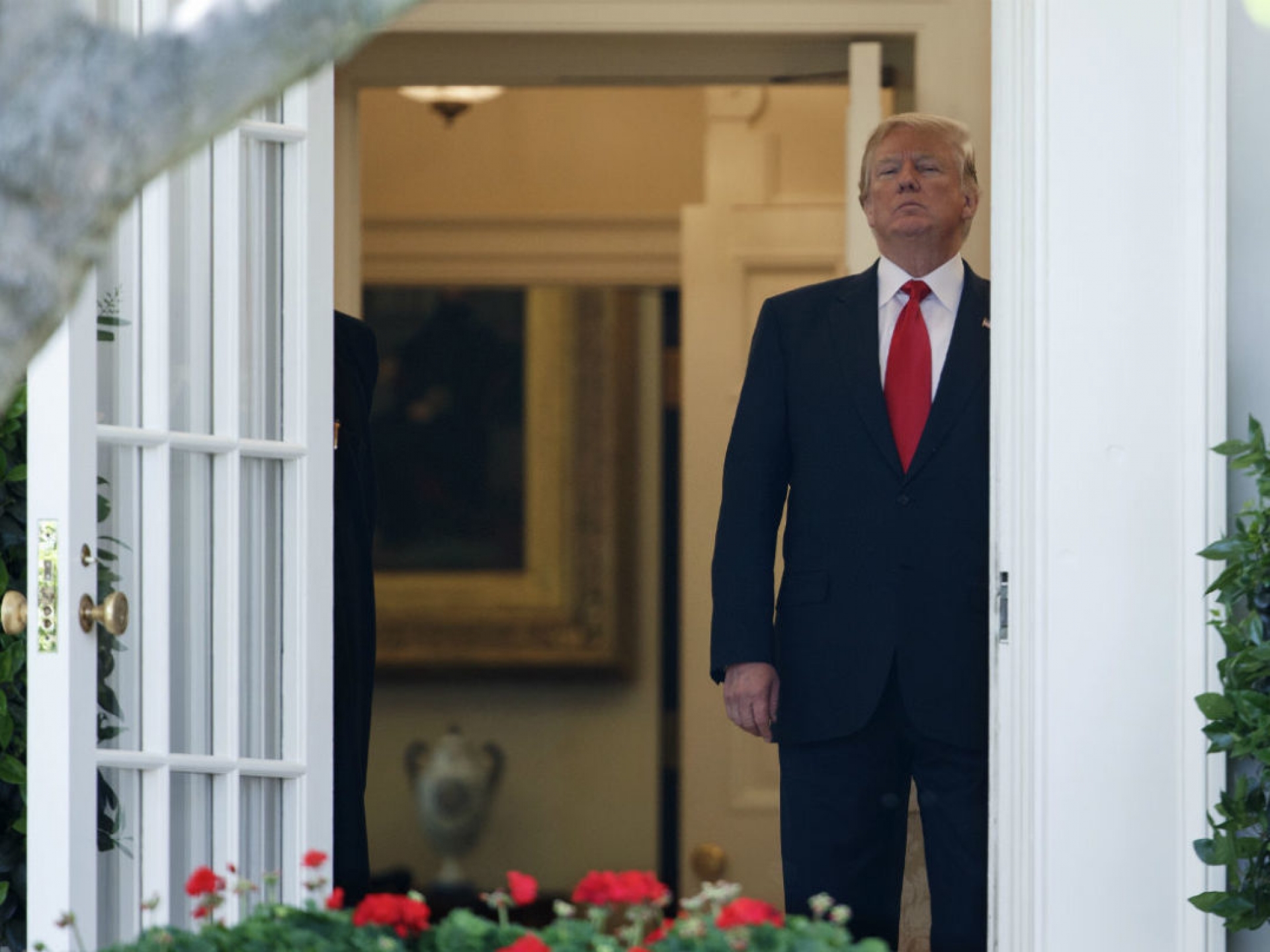 Trump, de nuevo contra la prensa: amenaza con quitar credenciales a reporteros críticos