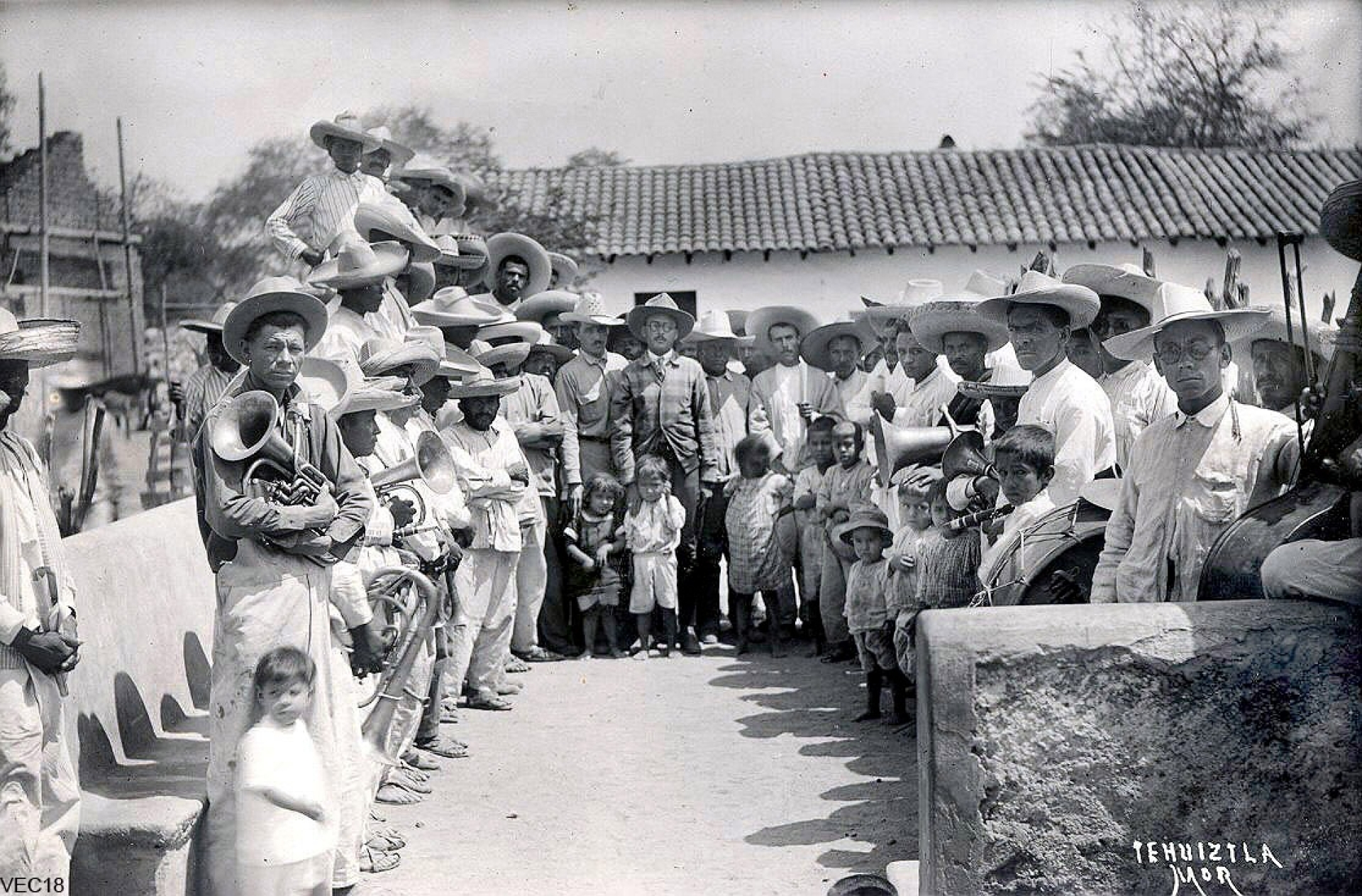 Escriben libro acerca de la historia de Tehuixtla