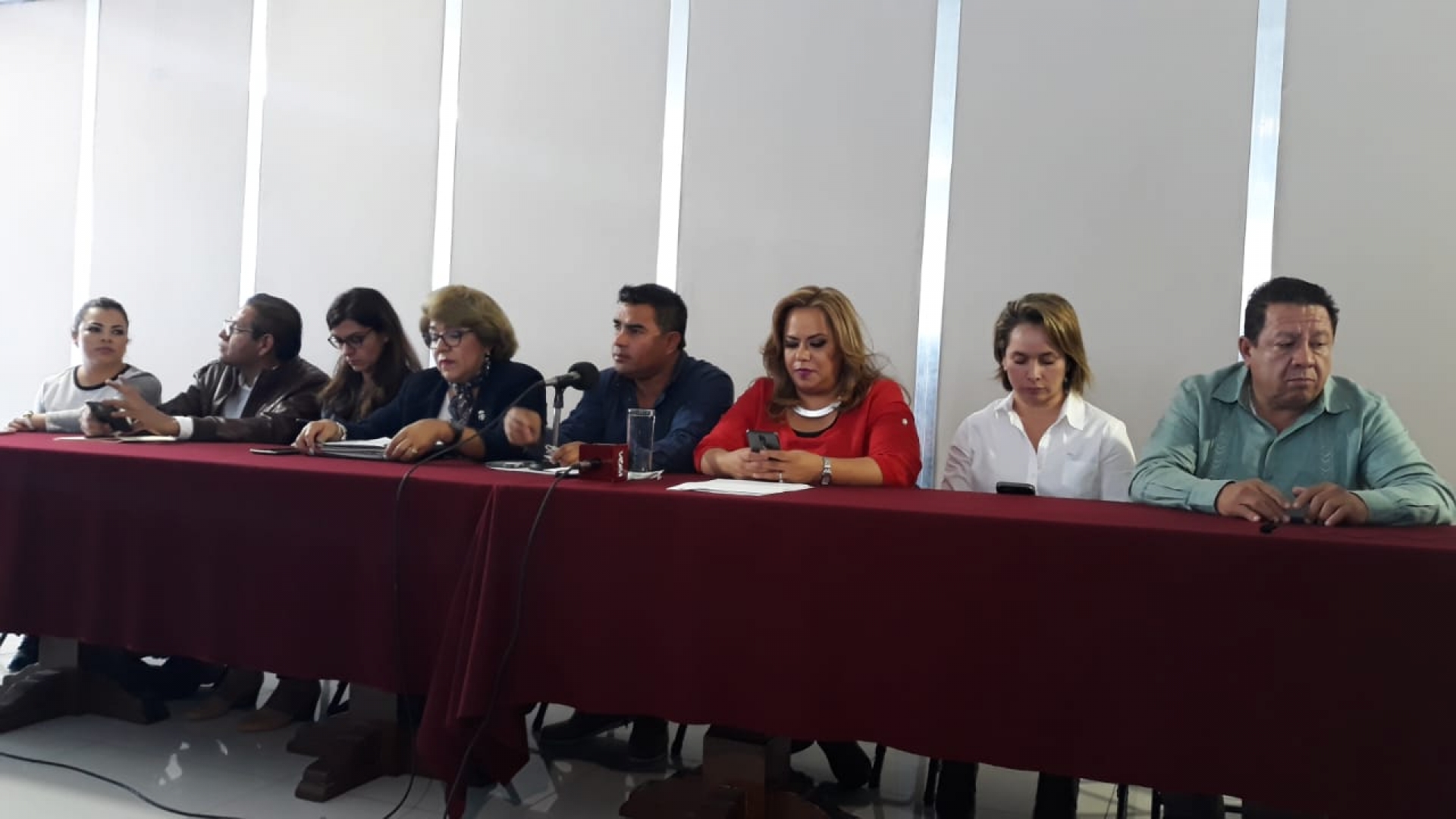 Convocan diputados locales a diálogo con el gobernador
