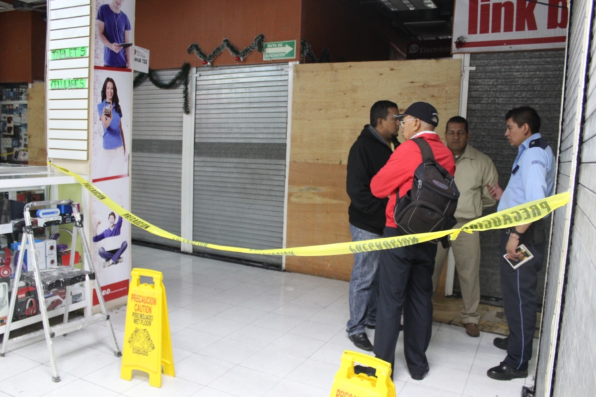 Se incendian dos locales en la Plaza de la Tecnología
