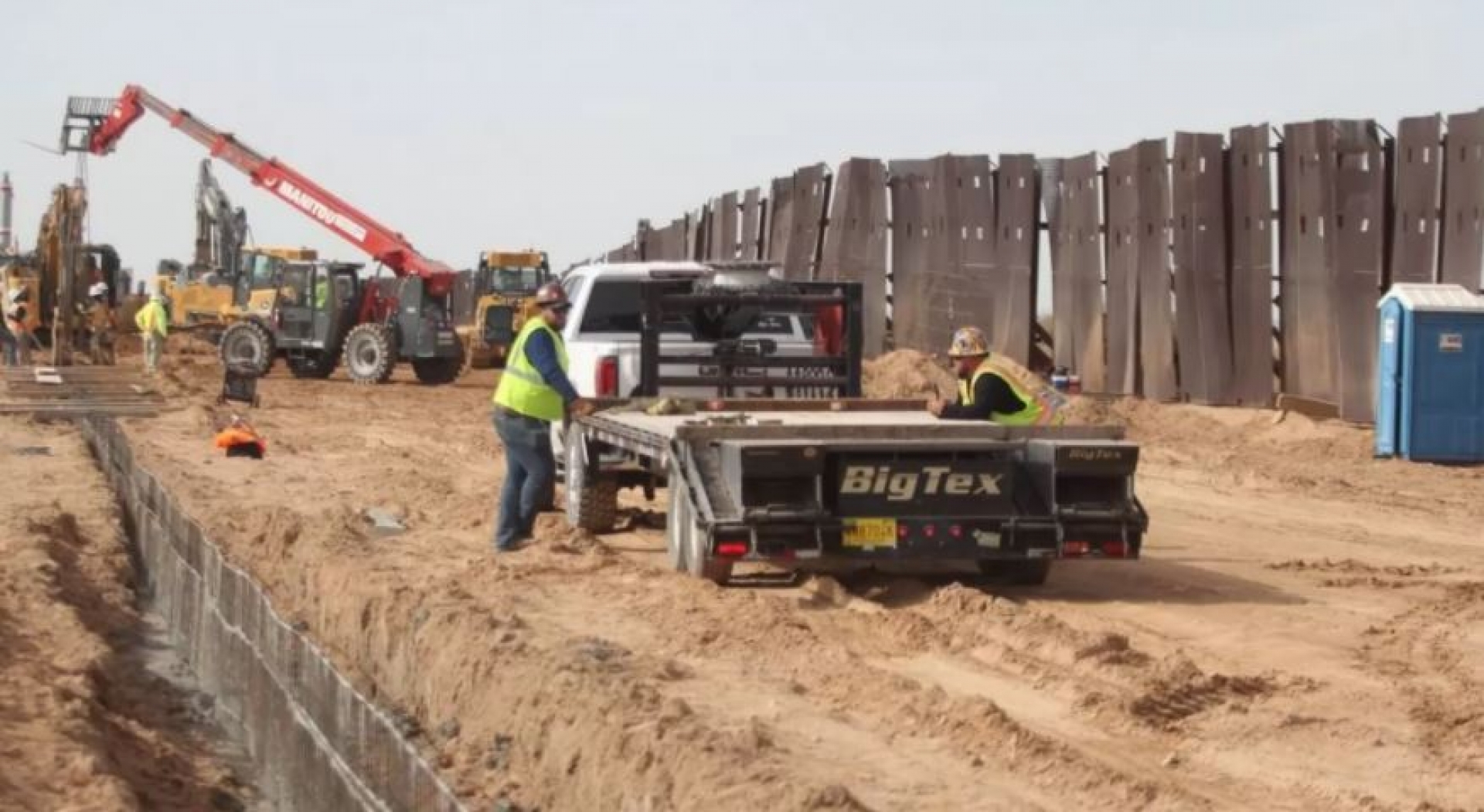 Biden detendrá la construcción del muro con México