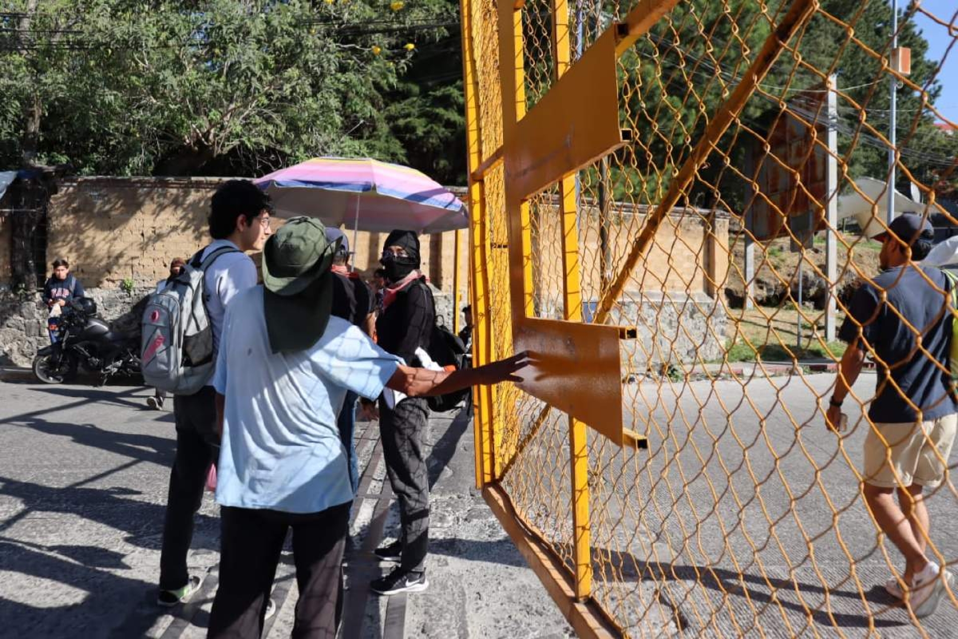 Exigen seguridad en el transporte que ingresa a la UAEM