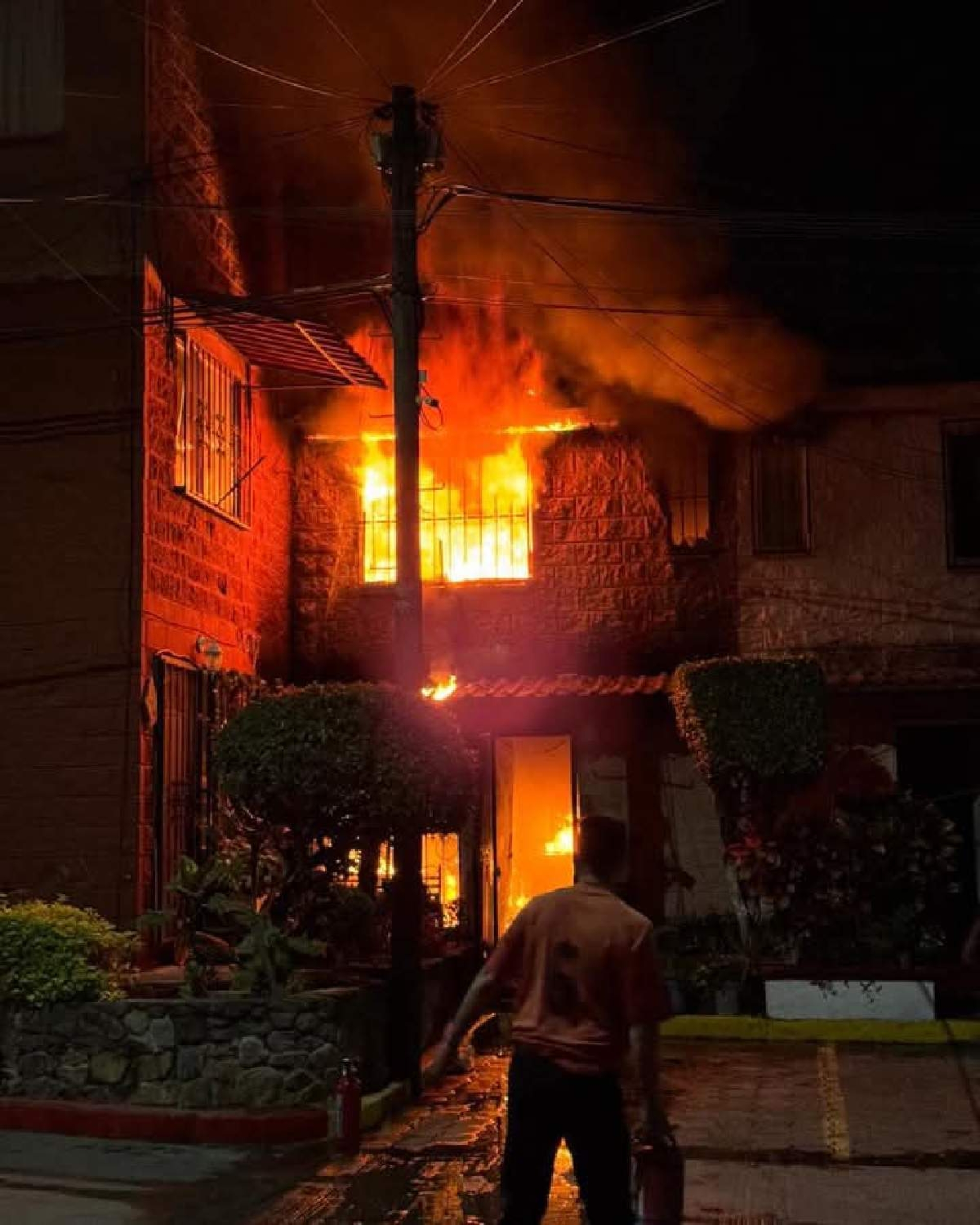 Incendio en Jiutepec cobra la vida de tres personas