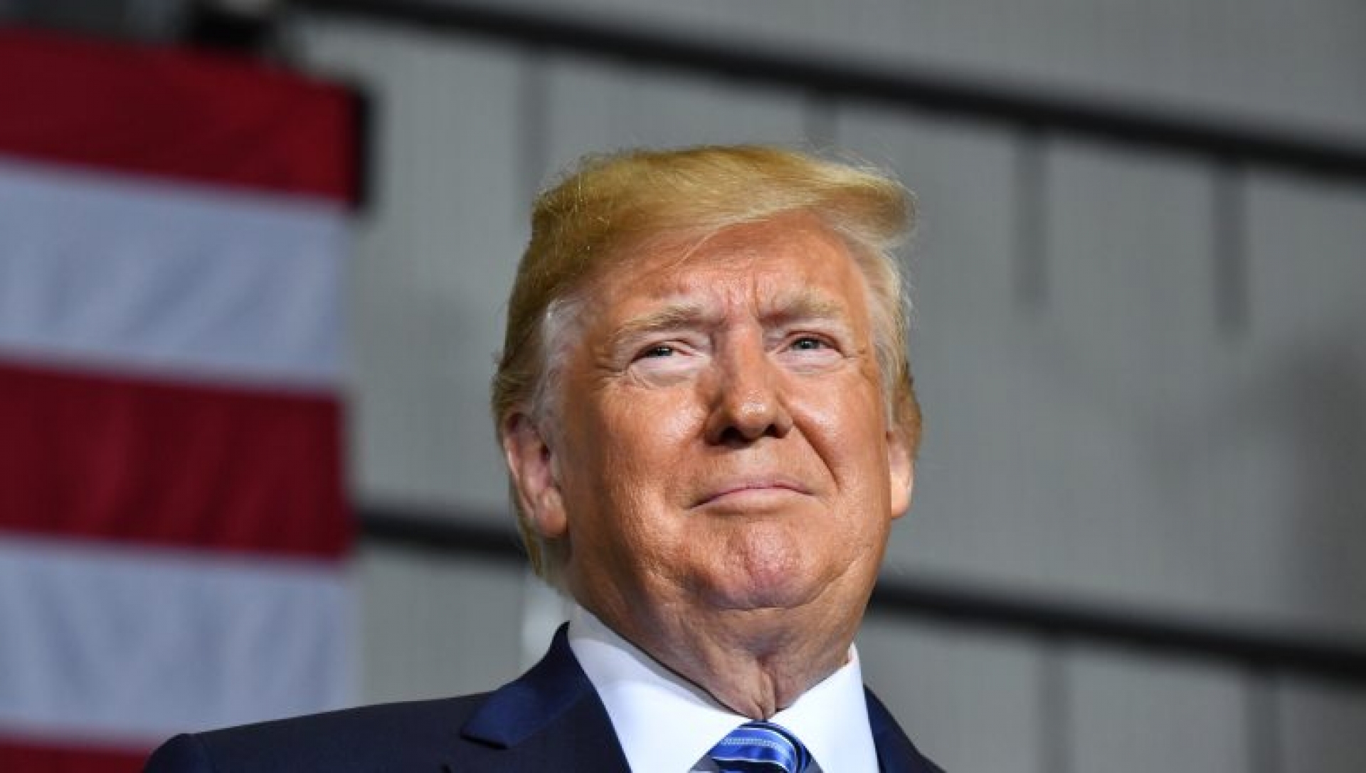 Donald Trump quiere que los migrantes lleguen a EU... siempre y cuando sean blancos y con dinero