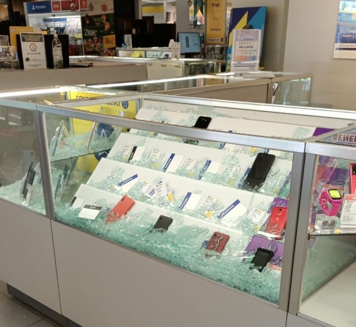 Asalto en tienda departamental 'Coppel', en Acatlipa