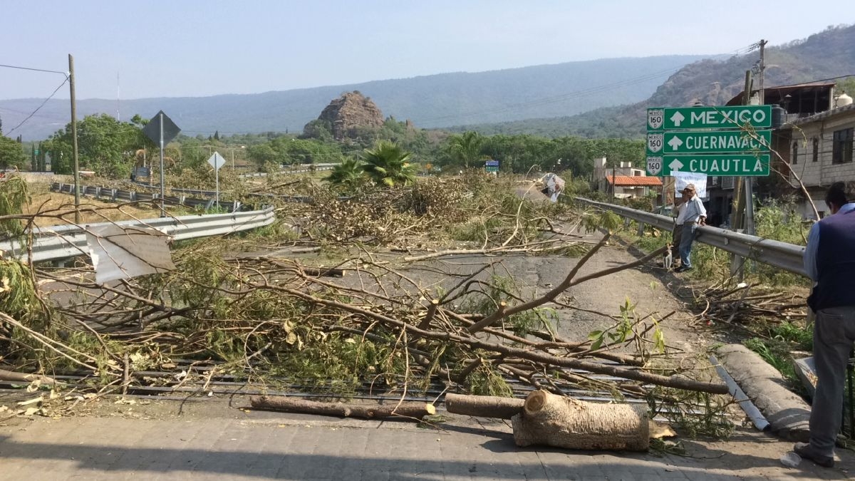 Cumple tres días bloqueo en Tepoztlán