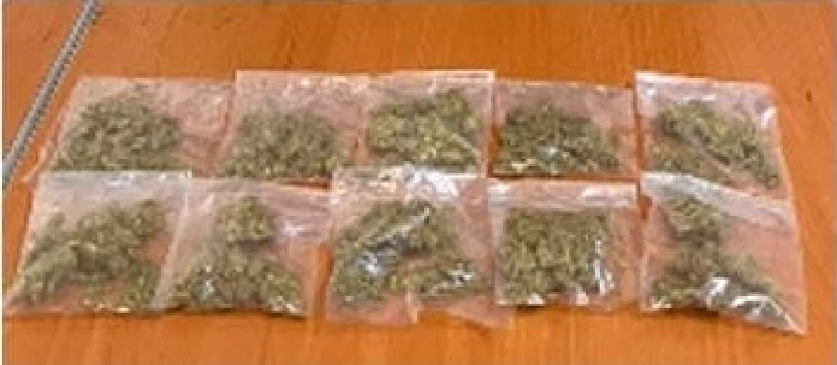Atrapan a motociclista en poder de droga