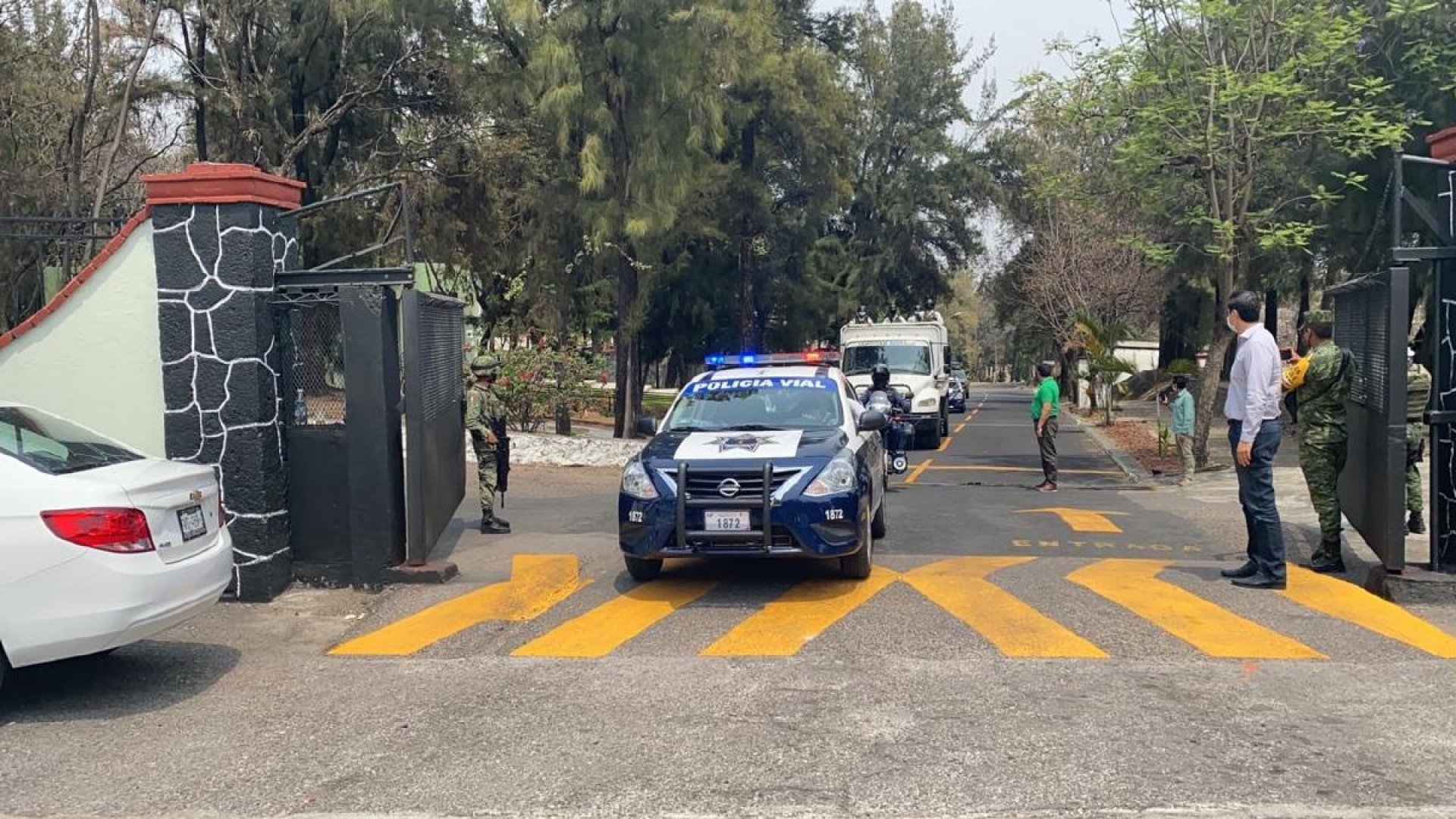 Caravana recorre calles para pedir respetar confinamiento
